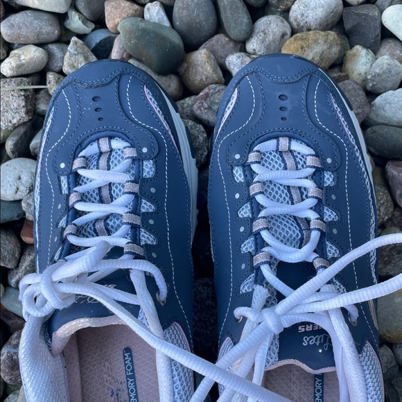 Skechers D’Lites Navy and Pink Memory Foam‎ Sneakers - Picture 9 of 10